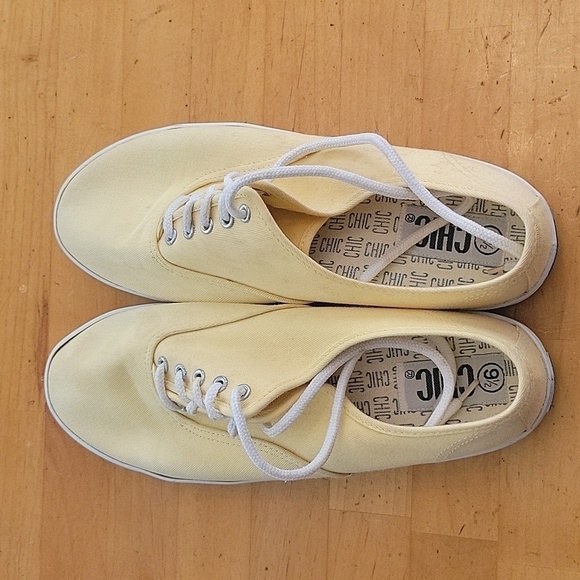 Chic size 9.5 shoe - Picture 1 of 4